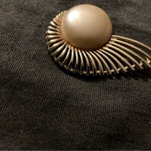 Vintage Gold and Peral  Brooch